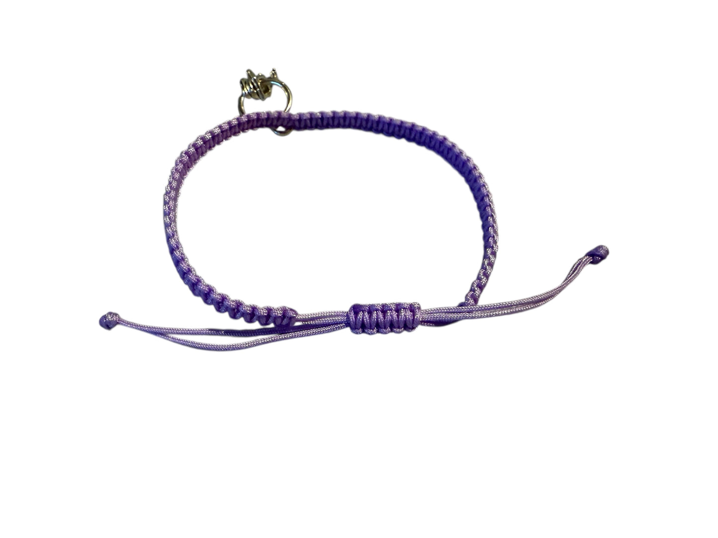 Makramee Armband mit Schlüssel-Anhänger in Silber | Fliederfarben | Handgemacht & verstellbar