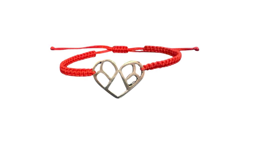 Handgefertigtes Makramee Armband „Herz“ – Rotes Band & Silberner Anhänger (25x20mm)