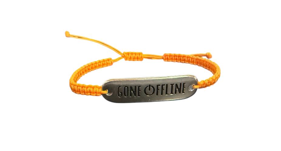 Makramee Armband „Gone Offline“ – Orange & Silber | Handgefertigtes Statement-Armband für Deine Auszeit