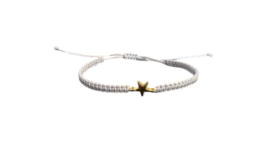 Handgefertigtes Makramee-Armband mit goldfarbenem Stern-Anhänger – personalisierbar & verstellbar | Symbolischer Schmuck für Damen & Herren (G12)