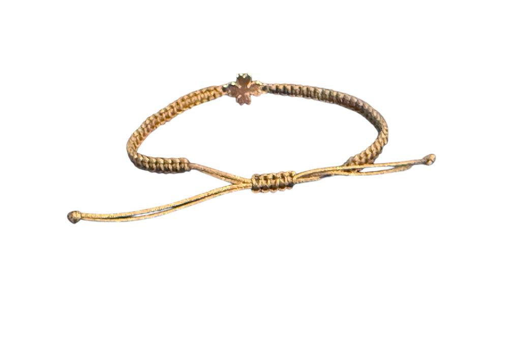 Handgefertigtes Makramee-Armband mit rosegoldfarbenem Kleeblatt – Glücksbringer in Wunschfarbe und Größe (R6)
