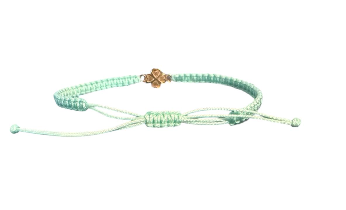 Handgefertigtes Makramee Armband „Kleeblatt des Glücks“ – Mintgrünes Band & Rosegold Kleeblatt Anhänger (15x10mm)