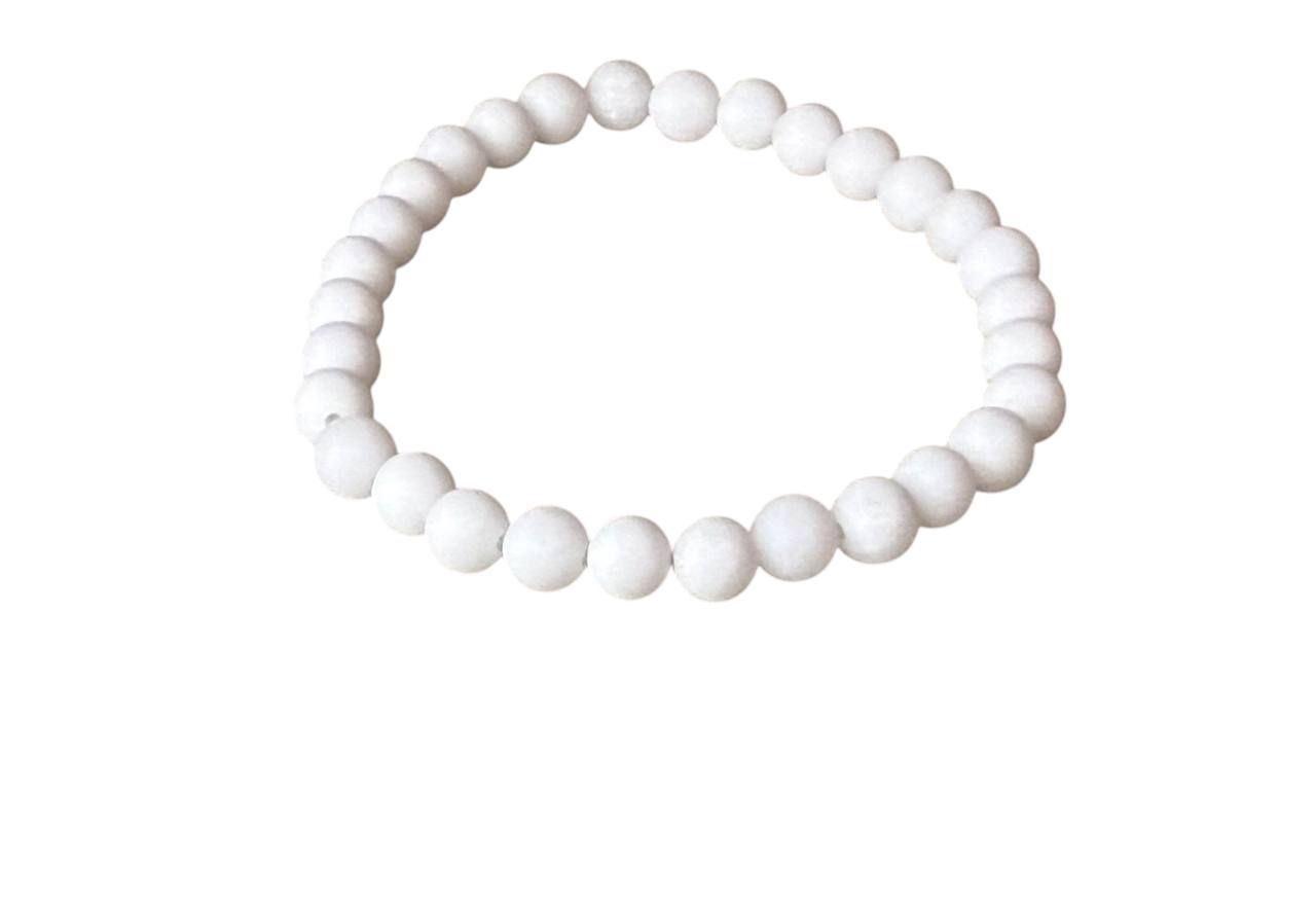 Handgefertigtes weißes Jadeperlenarmband – Personalisiert mit Namen oder ohne – Elastisch & in verschiedenen Größen (XS bis XL) (003)