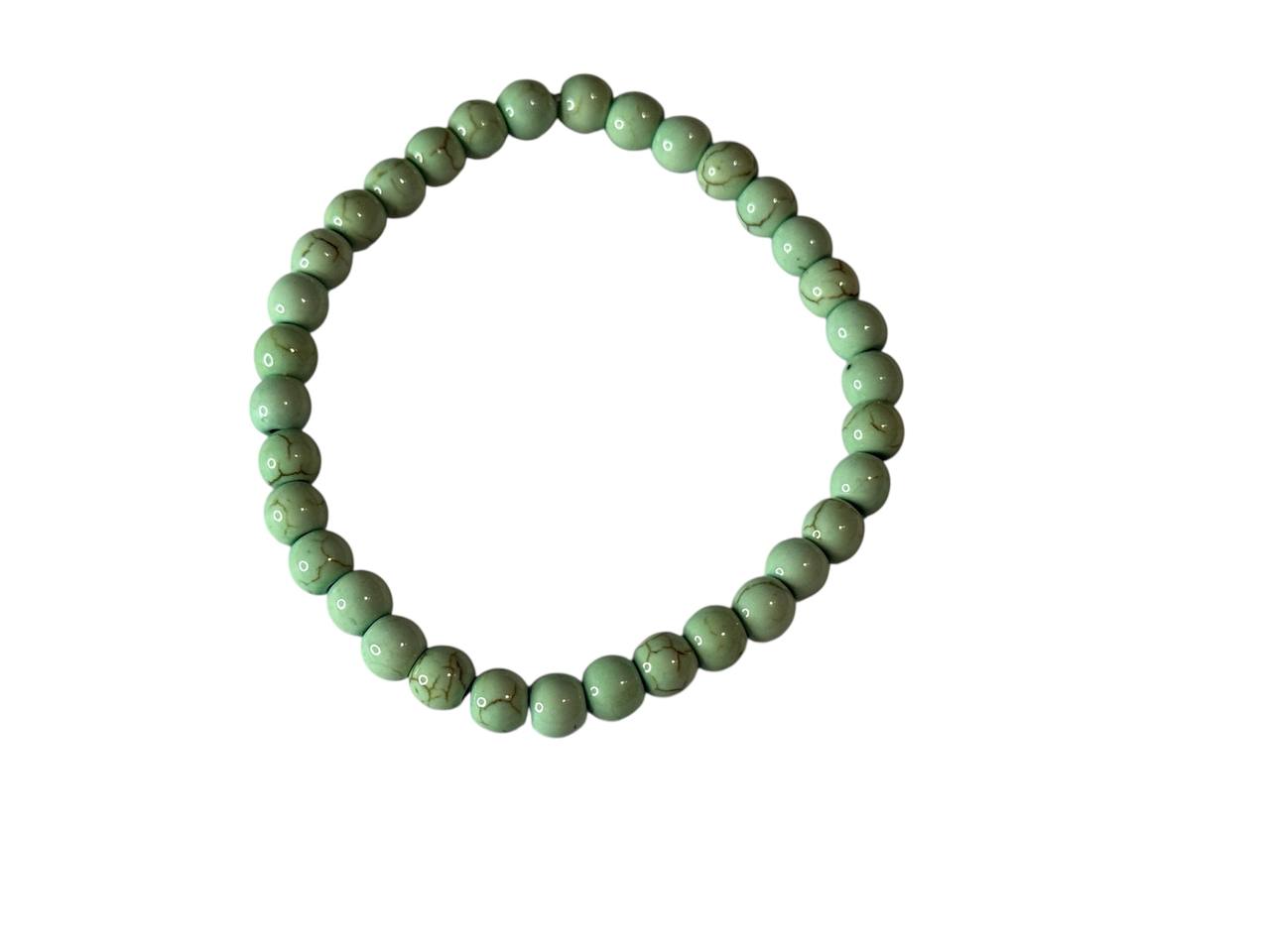 Handgemachtes Armband aus mintgrün marmorierten Keramikperlen – personalisierbar mit Wunschname – elastisch & individuell (014)