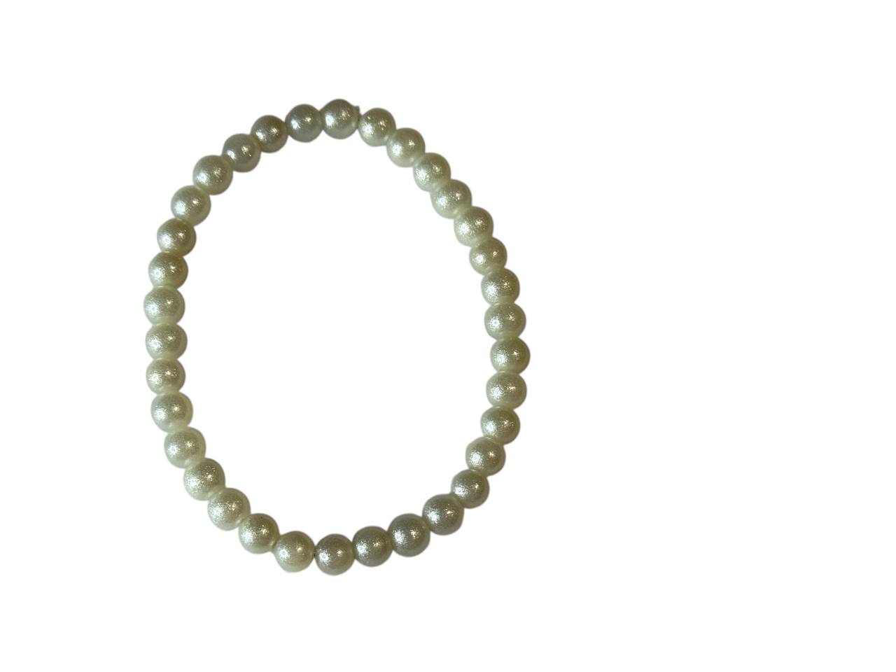 Handgefertigtes Perlenarmband – Weiße Glasperlen mit Glitzer – Personalisierbar mit Wunschname – Elastisch & Individuell (016)