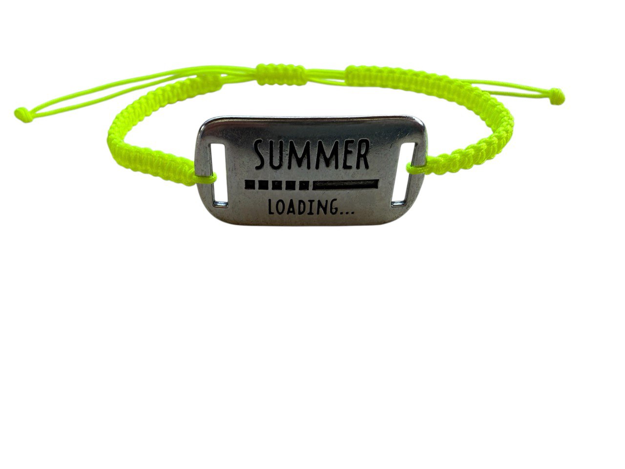 Handgefertigtes Makramee-Armband mit "Summer Loading"-Anhänger – personalisierbar & verstellbar | Sommerliches Accessoire (S17)