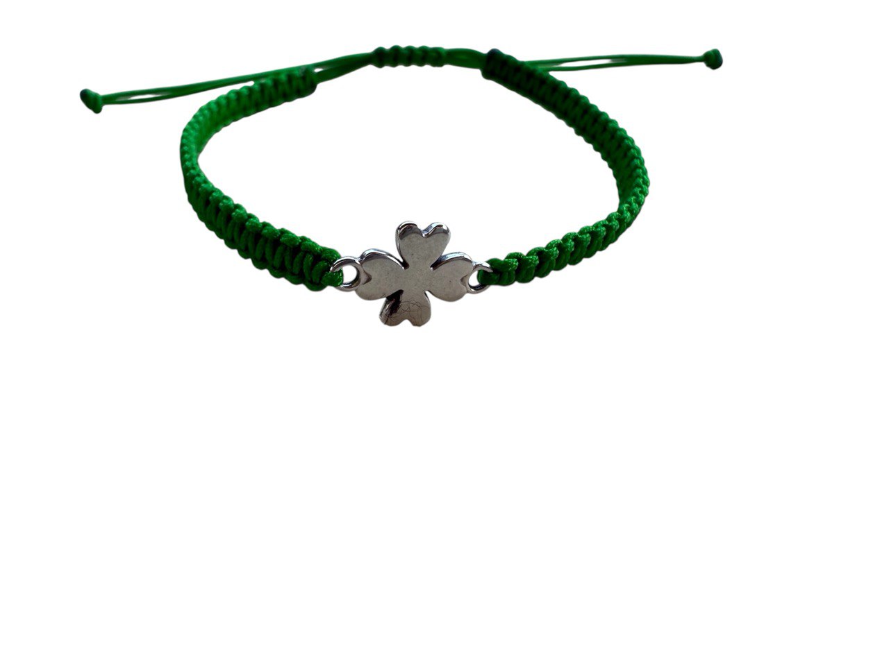Handgefertigtes Makramee Armband „Glücksklee“ – Grün & Silber (15x10mm)