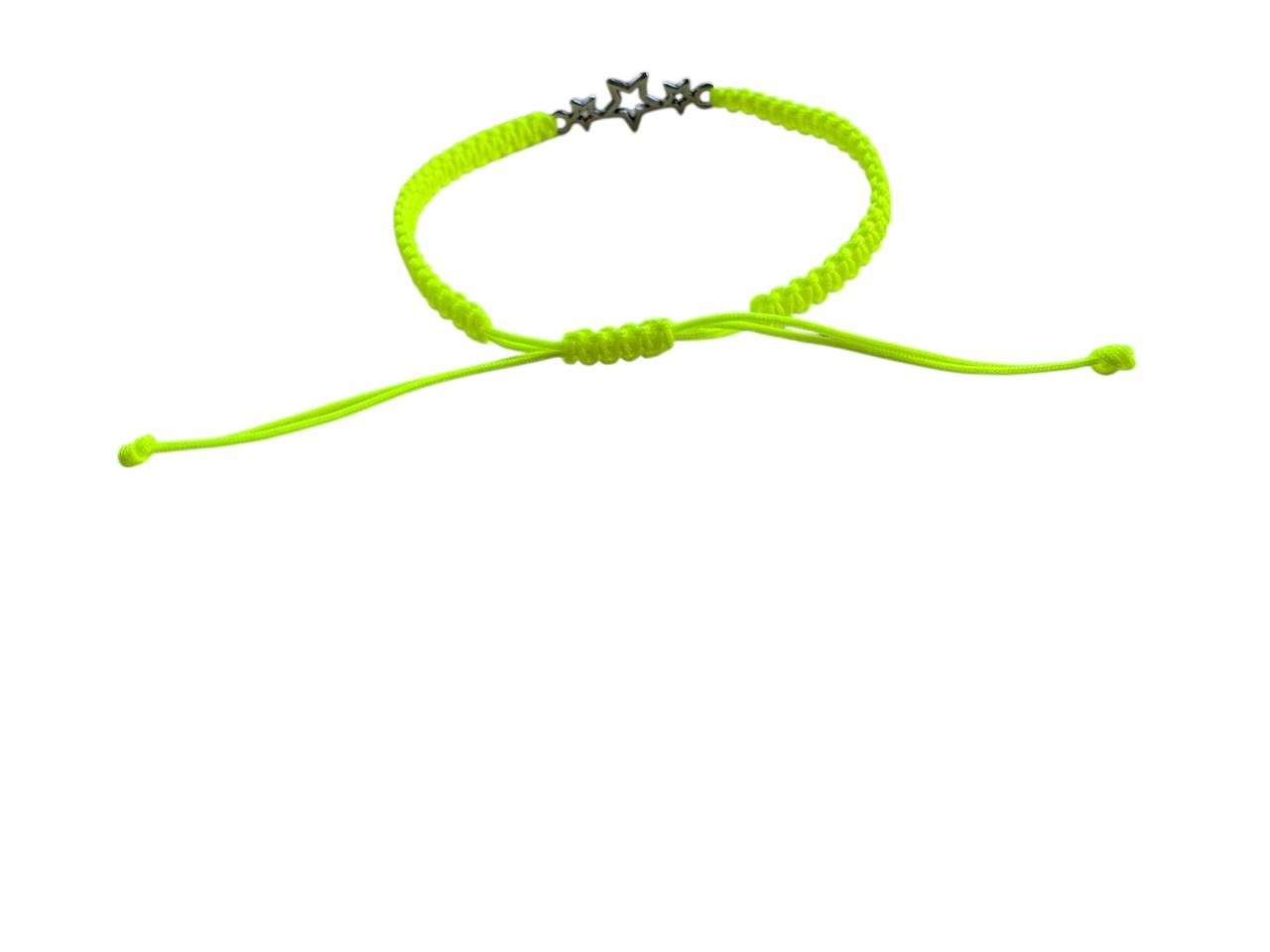 Handgefertigtes Makramee Armband „Sterne“ – Neongelb & Silber Anhänger (25x10mm)