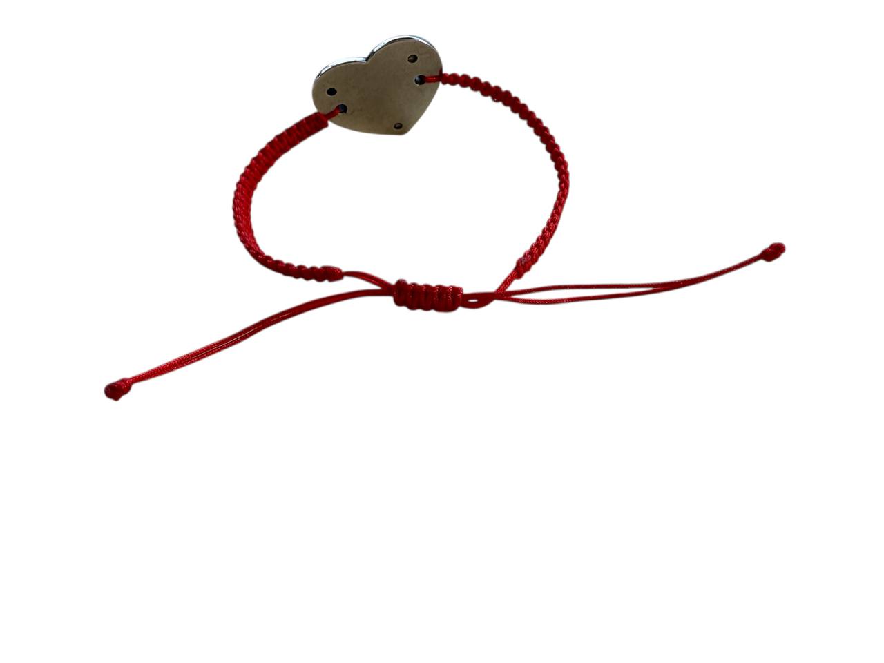 Handgefertigtes Makramee Armband „Herz der Leidenschaft“ – Rot & Silberbronze | Symbol der Liebe & Verbundenheit