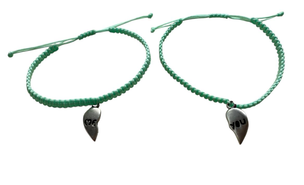 Handgemachtes Makramee-Armband-Set – Mintgrün mit halben Herz-Anhängern "Me" & "You" – Verstellbar 16–20 cm