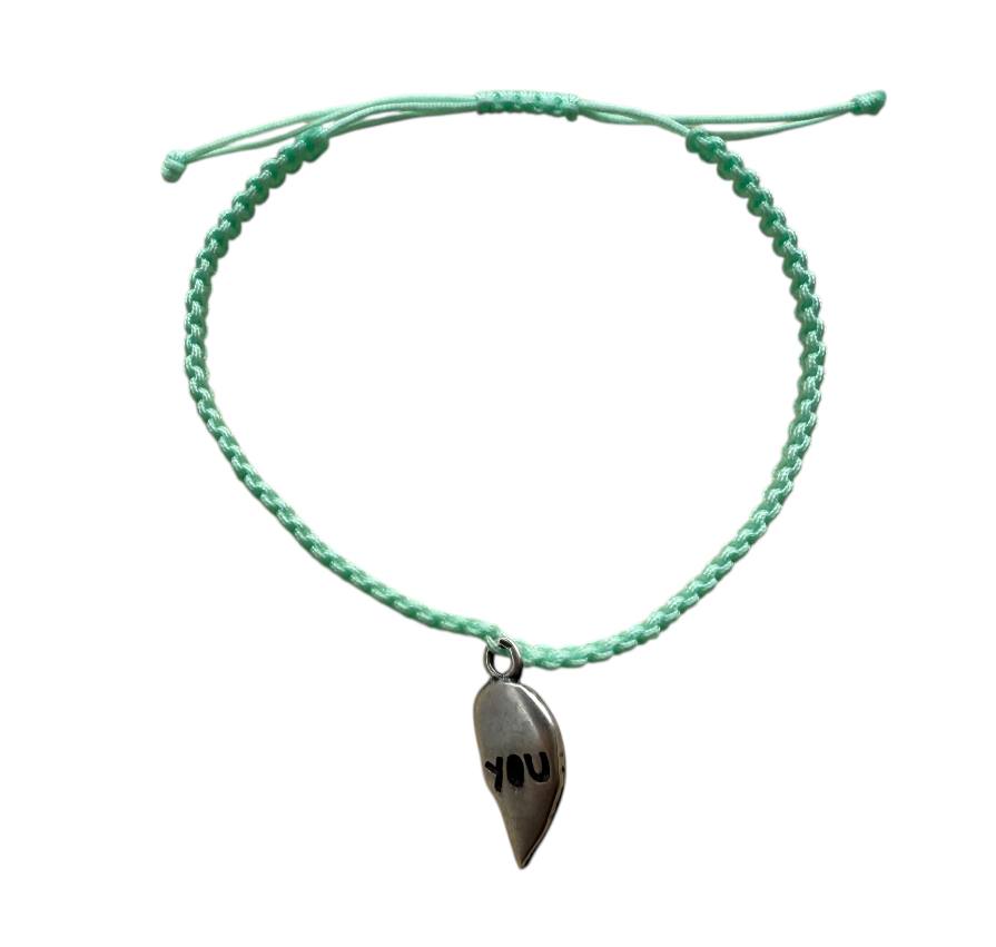Handgemachtes Makramee-Armband-Set – Mintgrün mit halben Herz-Anhängern "Me" & "You" – Verstellbar 16–20 cm