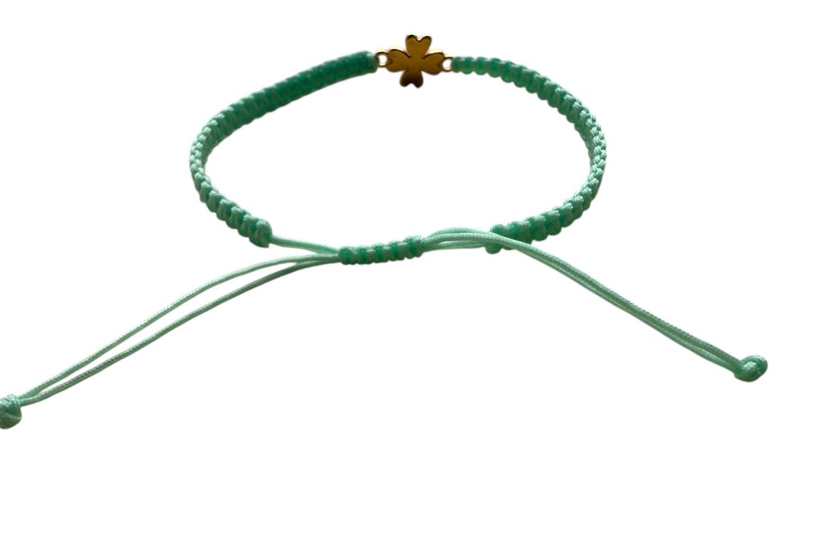 Makramee Armband mit Kleeblatt – Gold – Dein handgemachter Glücksbringer in Wunschfarbe & Größe (G18)