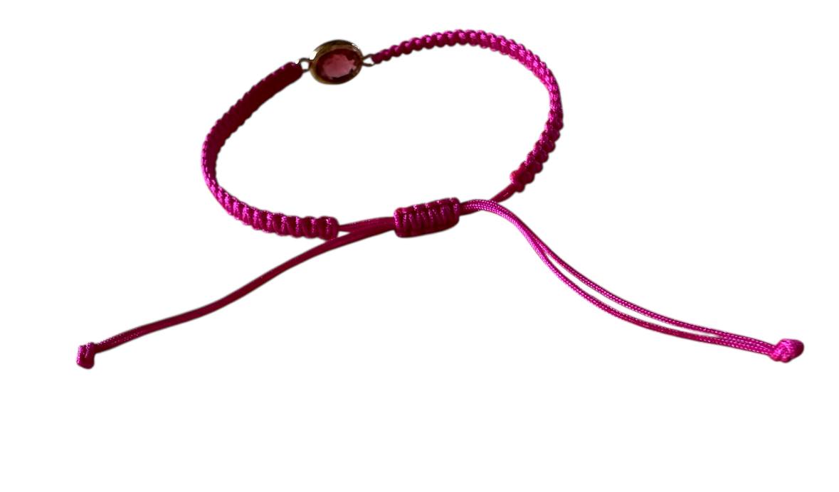 Handgefertigtes Makramee Armband Schwarz mit rosegoldenem Anhänger & pinkem Glasstein – Verstellbar 16-20 cm