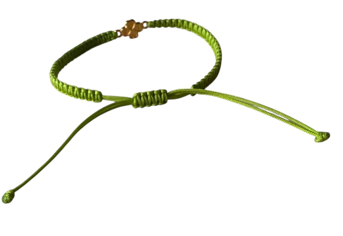 Handgefertigtes Makramee Armband mit goldenem Kleeblatt-Anhänger – 38 Farben & 5 Größen (XS–XL) | Verstellbar (G34)