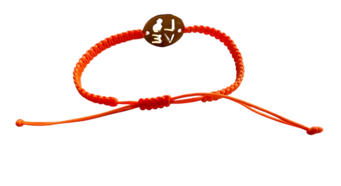 Handgemachtes Makramee Armband mit goldenem Love-Anhänger 🍍 – in 38 Farben & 5 Größen wählbar (G39)
