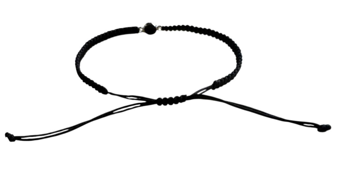 Handgefertigtes Makramee Armband mit Silber & schwarzem Glas Anhänger 🖤 | Verstellbar 16-20cm