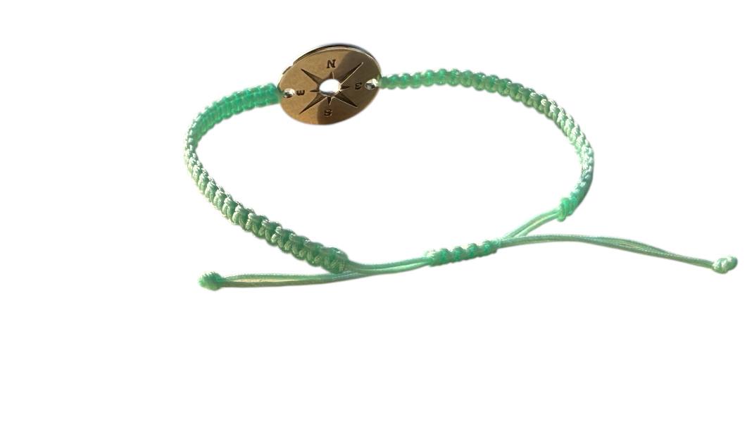 Makramee Armband mit Kompass Anhänger – Mintgrün & Silber | Handgemacht & verstellbar
