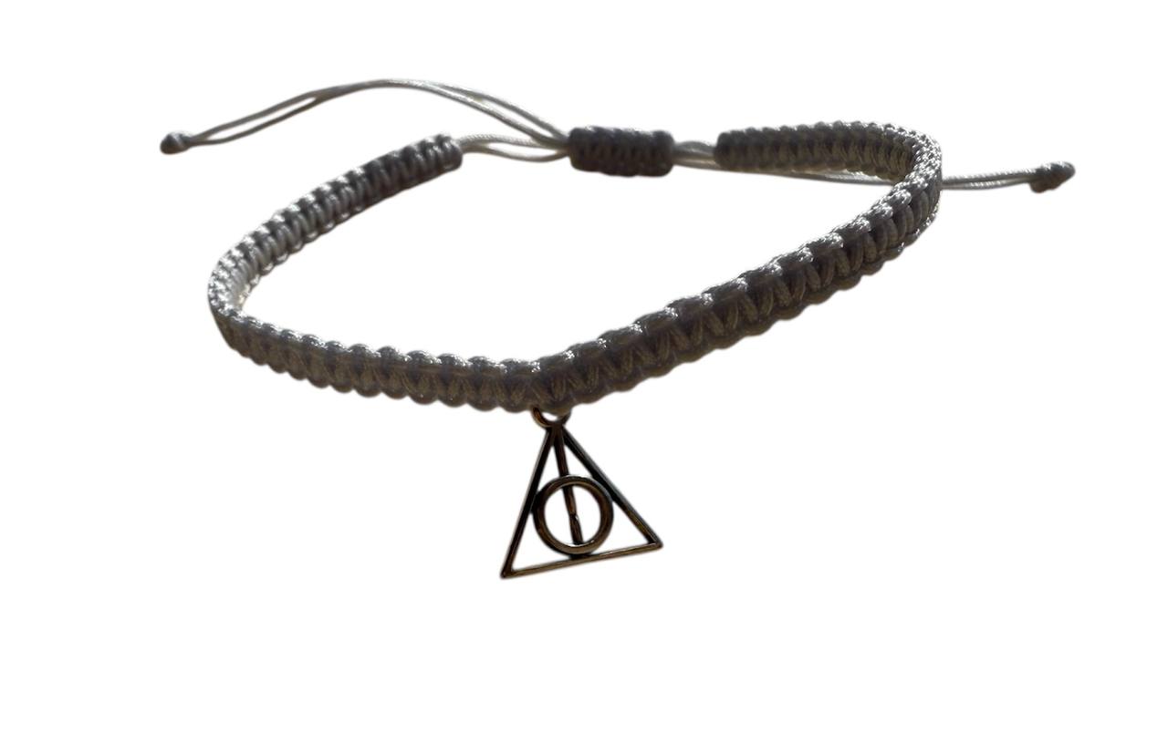 Makramee-Armband „Heiligtümer des Todes“ 🧙♂ Grau & Silber | Handgemacht | Verstellbar 16–20 cm