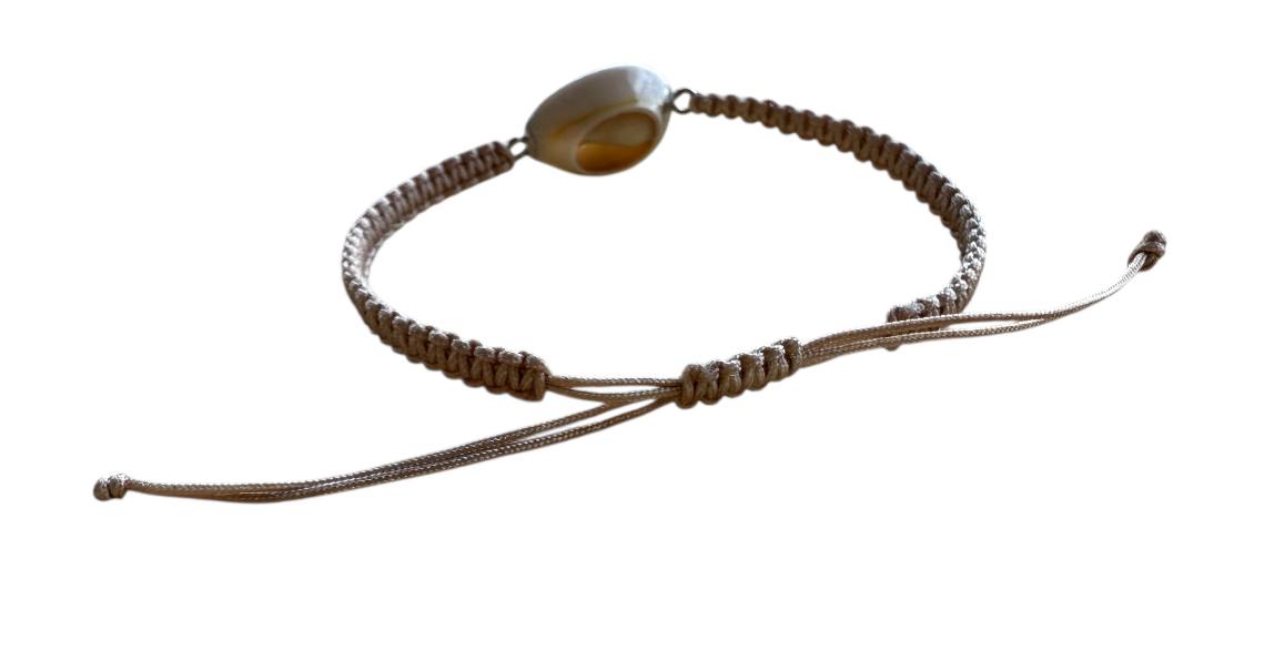 Makramee Armband mit Muschel đ Silber & Beige | Handgemacht | 38 Farben | 5 GröĂen
