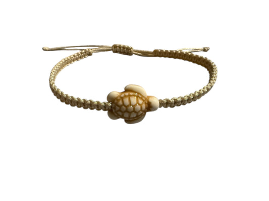 Handgemachtes Makramee Armband Schildkröte – Beige, größenverstellbar, Boho, Natur, Handmade, Schildkrötenarmband, Makrameeschmuck