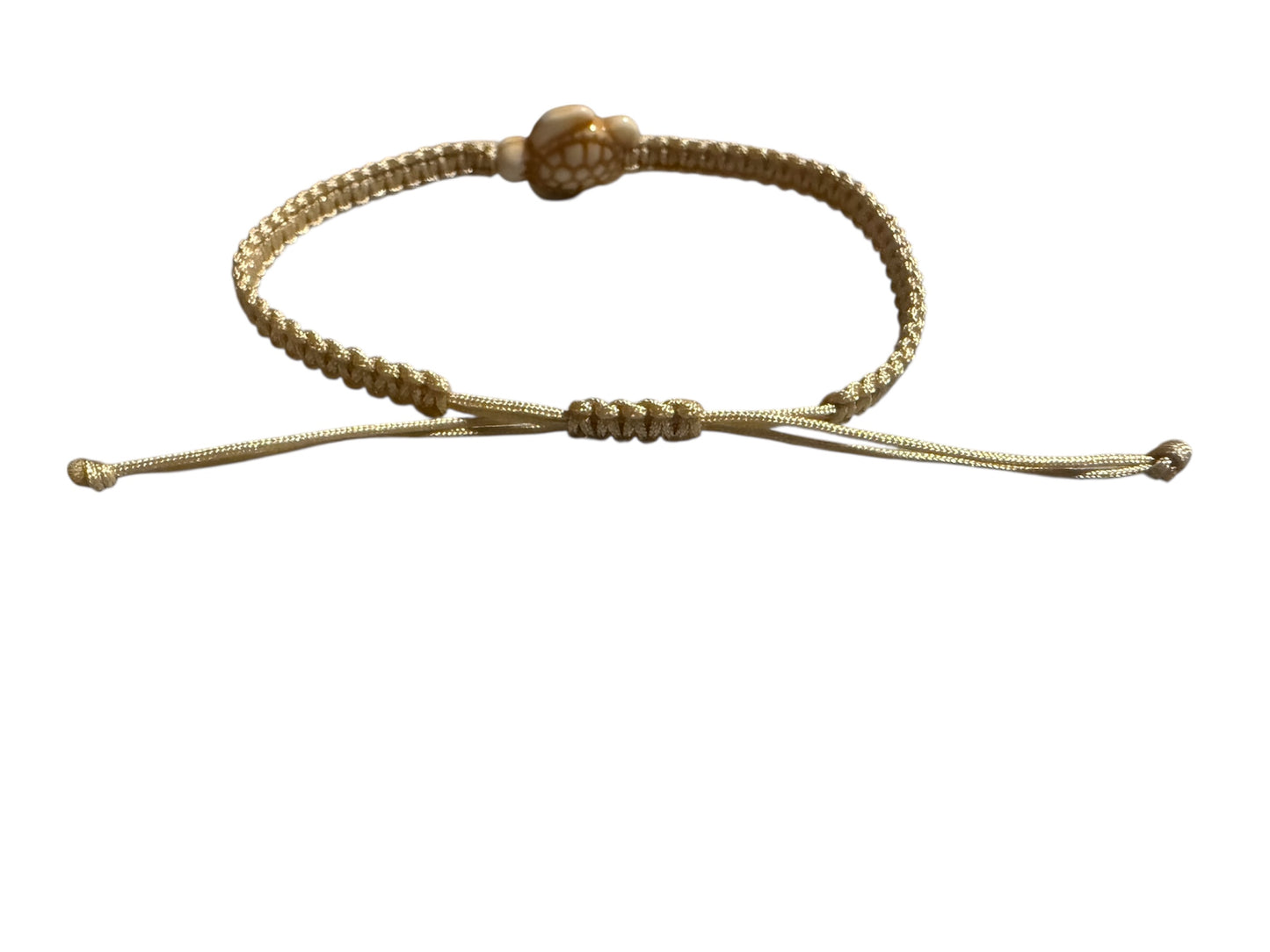 Handgemachtes Makramee Armband Schildkröte – Beige, größenverstellbar, Boho, Natur, Handmade, Schildkrötenarmband, Makrameeschmuck