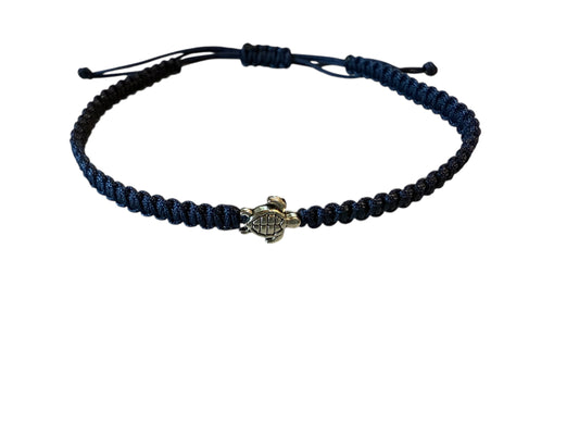 Makramee Armband mit Schildkröte 🐢 | Dunkelblau & Silber | Handgemacht | verstellbar (16–20 cm)