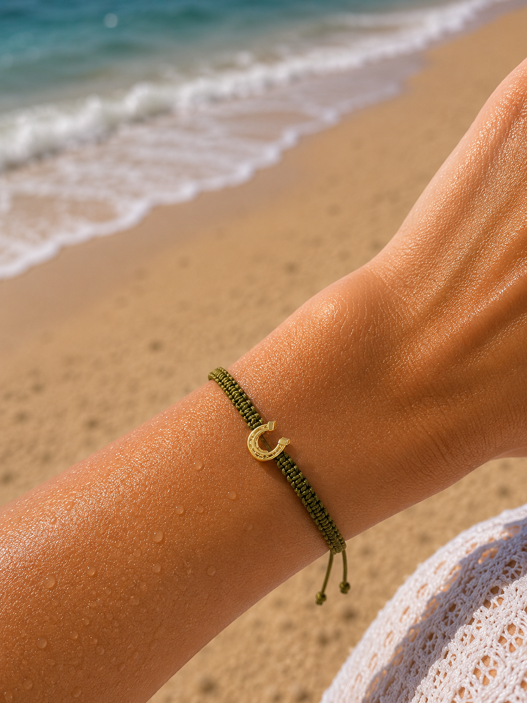 Makramee Armband Goldenes Hufeisen – Verstellbares Edelstahl Armband | Glücksbringer | Boho Schmuck | 38 Bandfarben | 5 Größen