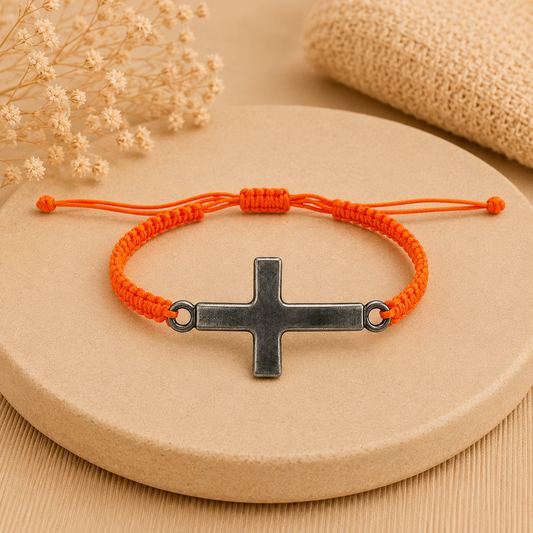 Makramee Armband Kreuz Silber – Großes Edelstahl Kreuz | Verstellbares Wunscharmband | Christlicher Schmuck | 38 Bandfarben