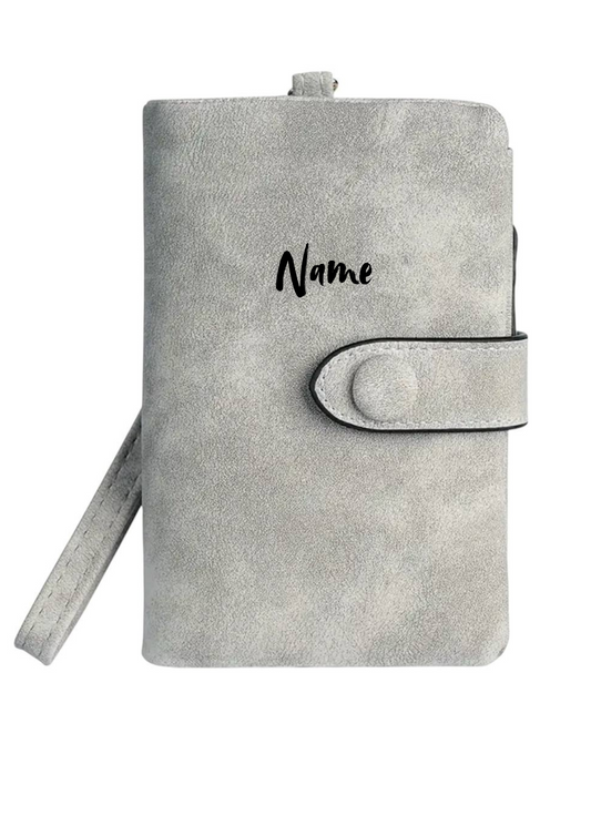 Hellgraue Geldbörse mit Dreifach-Faltung & Handschlaufe – personalisierbar 🤍✨