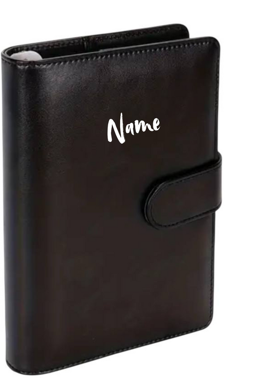 Budgetplaner A6 Schwarz – personalisierbar in Weiß oder Schwarz | Magnetverschluss | Ideal fürs Cash Stuffing & Umschlag-System
