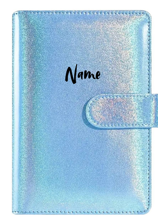Budgetplaner A6 Blau Schimmernd mit Magnetverschluss – personalisierbar | Glänzender Planer für dein Finanzziel