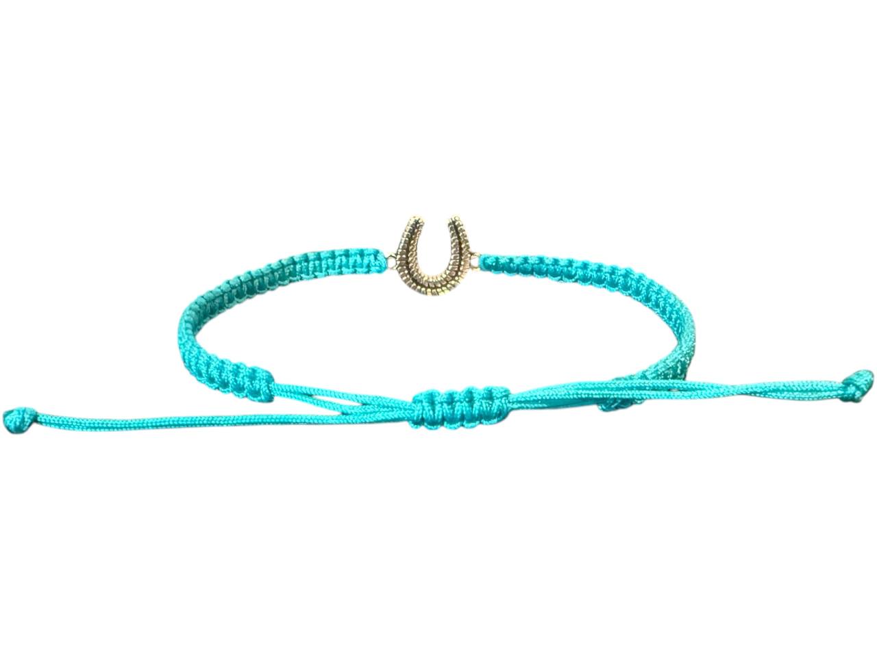 Handgefertigtes Makramee-Armband mit Hufeisen-Anhänger – personalisierbar in Farbe & Größe | Glücksarmband (S2)