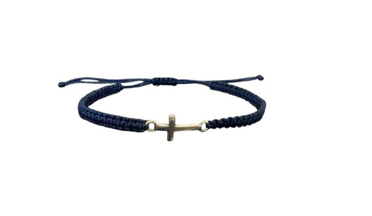 Makramee-Armband mit Kreuz-Anhänger – handgefertigt, verstellbar & personalisierbar | Symbol des Glaubens (S7)