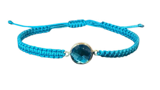 Makramee-Armband mit blauem Glasanhänger – handgefertigt, verstellbar & personalisierbar | Eleganz & Individualität (S8)