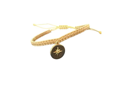 Handgefertigtes Makramee-Armband mit goldfarbenem Kompass-Anhänger – personalisierbar & verstellbar | Symbolischer Schmuck für Damen & Herren (G7)