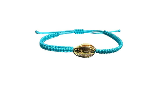 Handgefertigtes Makramee-Armband mit goldfarbener Muschel – personalisierbar & verstellbar | Sommerlicher Boho-Schmuck für Damen & Herren (G13)