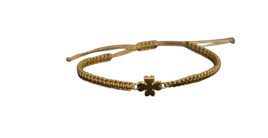 Handgefertigtes Makramee-Armband mit rosegoldfarbenem Kleeblatt – Glücksbringer in Wunschfarbe und Größe (R6)