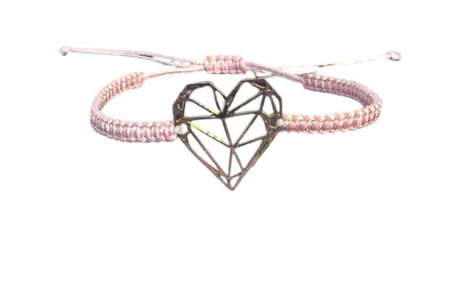 Handgefertigtes Makramee-Armband mit rosegoldfarbenem Herz – Individuell anpassbar in Farbe & Größe (R10)