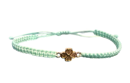 Handgefertigtes Makramee Armband „Kleeblatt des Glücks“ – Mintgrünes Band & Rosegold Kleeblatt Anhänger (15x10mm)