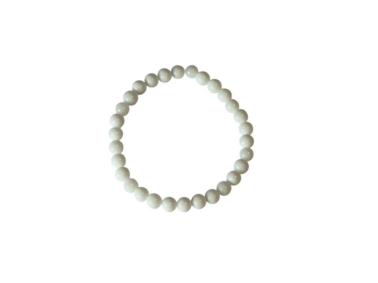 Handgefertigtes Glasperlenarmband in Weiß – Personalisiert mit Namen oder ohne – Elastisch & in verschiedenen Größen (XS bis XL) (009)