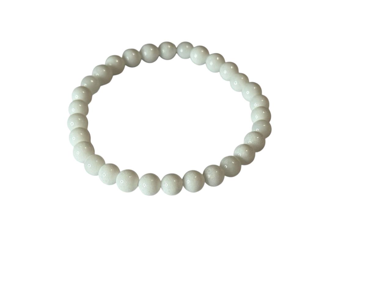 Handgefertigtes Glasperlenarmband in Weiß – Personalisiert mit Namen oder ohne – Elastisch & in verschiedenen Größen (XS bis XL) (009)