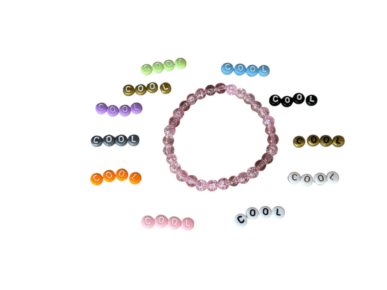 Handgefertigtes Rosa Glasperlenarmband – Personalisiert mit Namen oder ohne – Elastisch & in verschiedenen Größen (XS bis XL) (012)