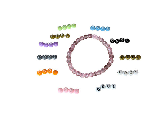 Handgefertigtes Rosa Glasperlenarmband – Personalisiert mit Namen oder ohne – Elastisch & in verschiedenen Größen (XS bis XL) (012)