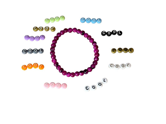 Handgefertigtes Armband aus pink marmorierten Glasperlen – mit oder ohne Wunschname – Elastisch & personalisierbar (013)
