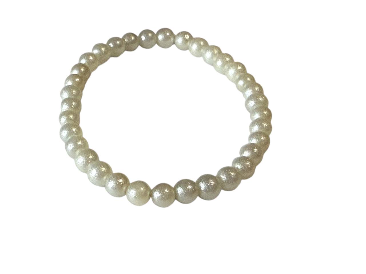 Handgefertigtes Perlenarmband – Weiße Glasperlen mit Glitzer – Personalisierbar mit Wunschname – Elastisch & Individuell (016)