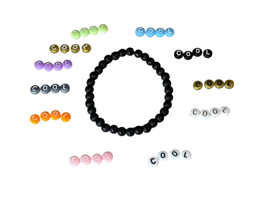 Handgefertigtes Natursteinarmband – Schwarz – Personalisierbar mit Wunschname – Elastisch & Stylisch (018)