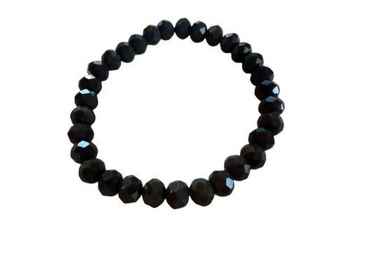Schwarzes Glasperlen-Armband – Handgefertigt & Personalisiert – Elastisch in 5 Größen (034)