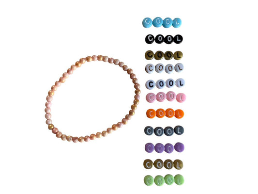 Handgefertigtes Glasperlen-Armband in Aprikose & Rosa – Personalisiert mit Wunschname – Elastisch in 5 Größen (035)