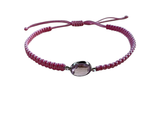 Handgefertigtes Makramee-Armband mit silbernem Anhänger und rosafarbenem Glaselement – personalisierbar & verstellbar | Eleganter Boho-Schmuck (S22)