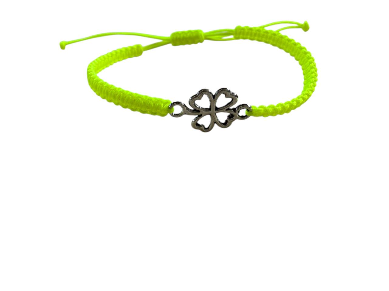 Handgefertigtes Makramee Armband „Kleeblatt“ – Neongelb & Silber (20x13mm)
